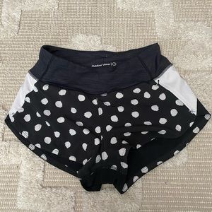 Outdoor Voices Hudson Short 2.5 in black and white polka dot